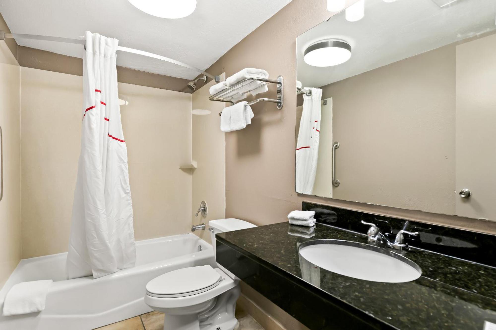 Red Roof Inn & Suites Дункан Экстерьер фото